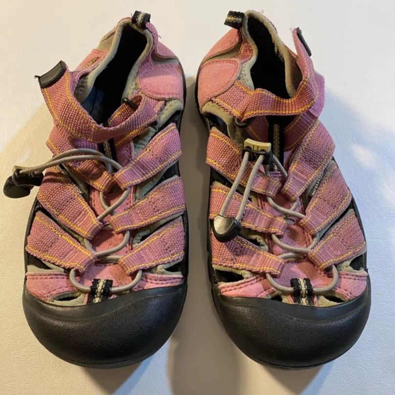 Keen Size 5 Youth/Big Kid Pink Waterproof Hiking Sandals With Nonmarking Soles