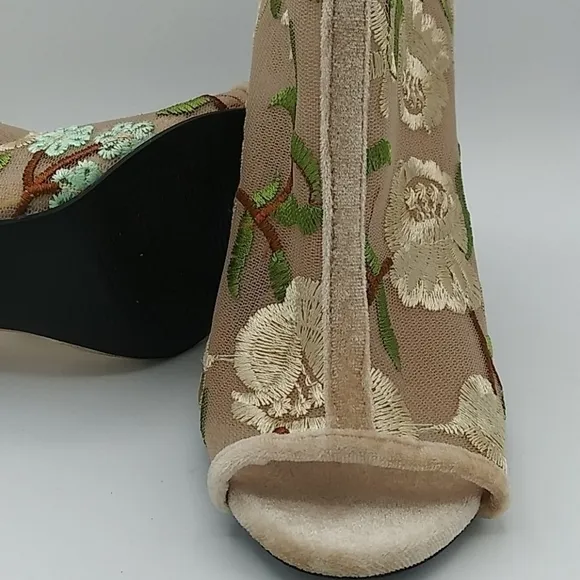 𝅺Quipd Cream Multicolored Floral Sheer Fabric Peep Toe Zip Heel High Heel Shoe