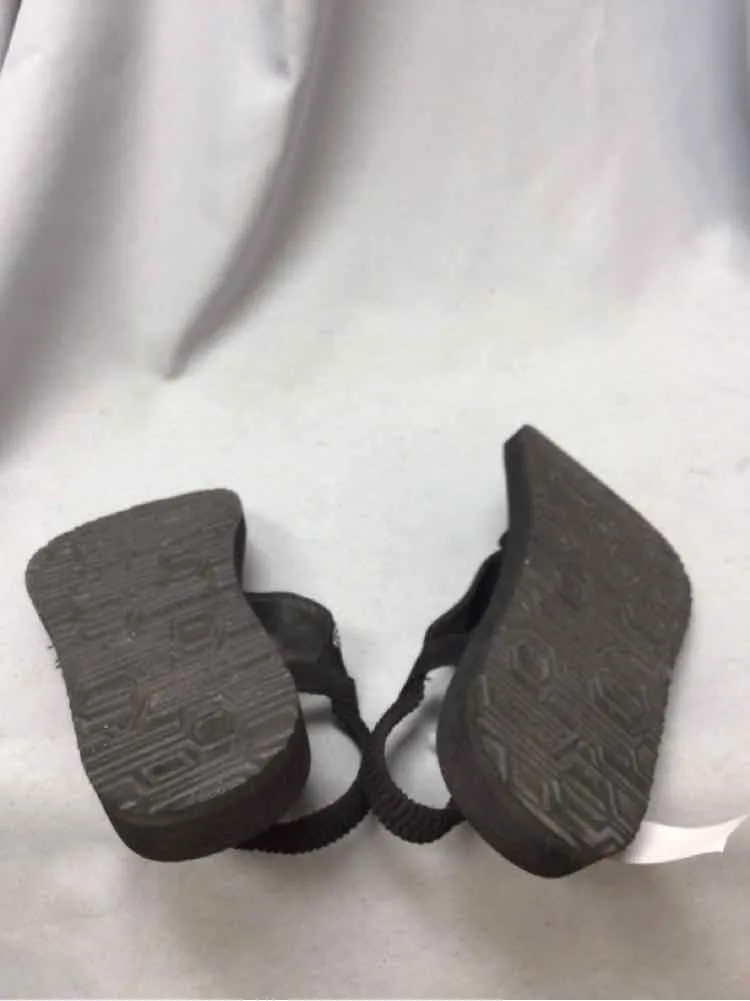 SKECHERS SIZE 9 Ladies SHOES
