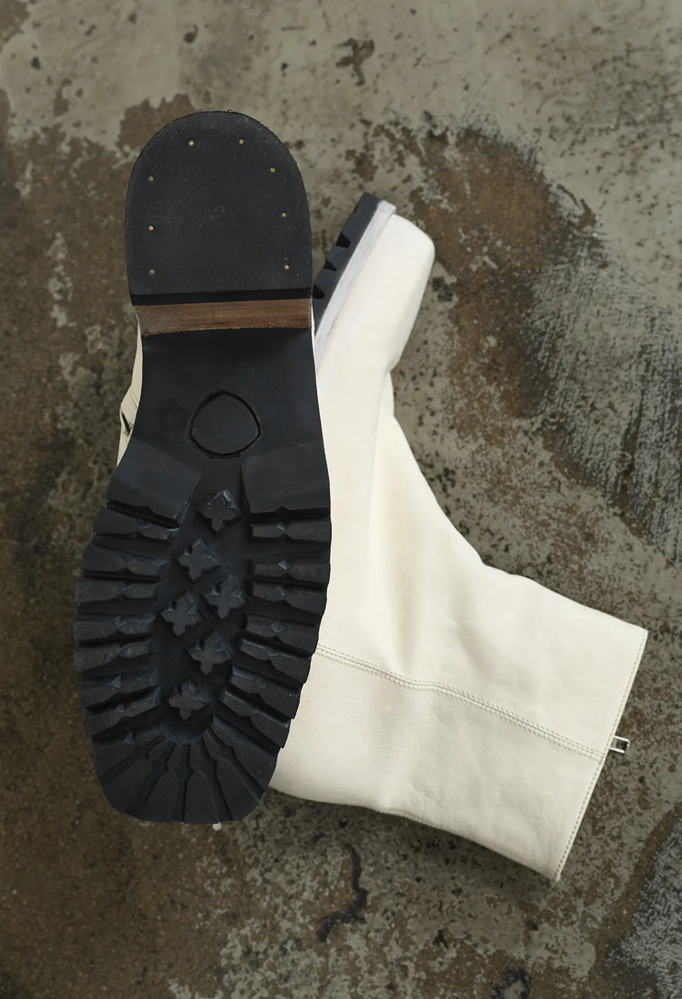 Square Toe Boot / White