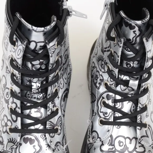 Steve Madden Kids' Jdrina Graffiti Print Combat Boot Silver Black Size 4