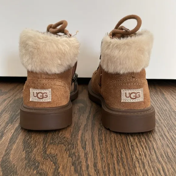 UGG Azell toddler/little kid size 9