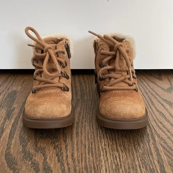 UGG Azell toddler/little kid size 9