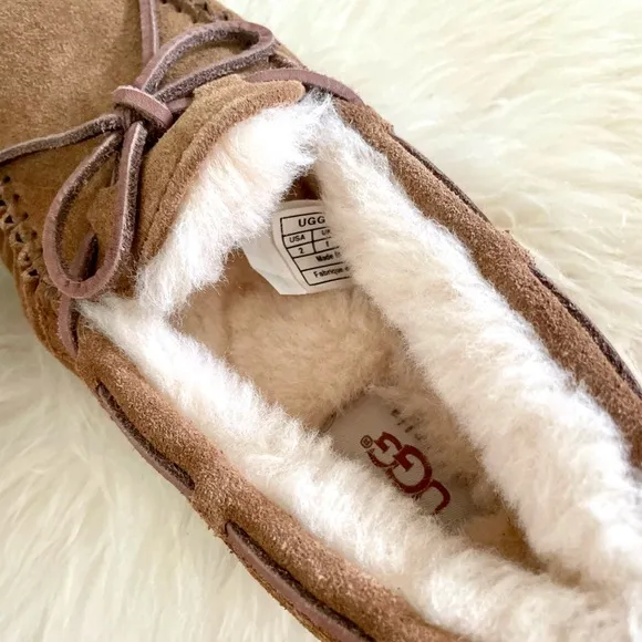 Ugg kids Dakota Moccasin slipper - chestnut - size 2 - brand new