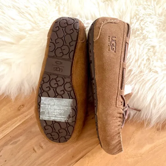 Ugg kids Dakota Moccasin slipper - chestnut - size 2 - brand new