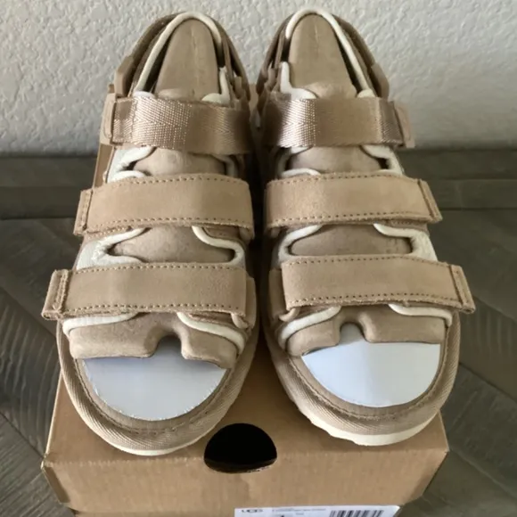 UGG Kids' GoldenCoast Slingback Sandal, size 1