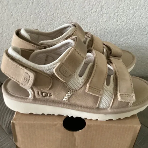 UGG Kids' GoldenCoast Slingback Sandal, size 1