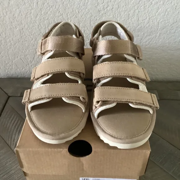 UGG Kids' GoldenCoast Slingback Sandal, size 1