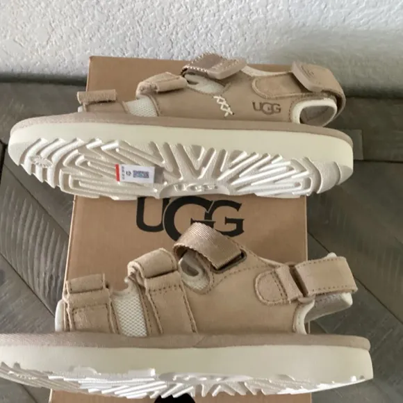 UGG Kids' GoldenCoast Slingback Sandal, size 1