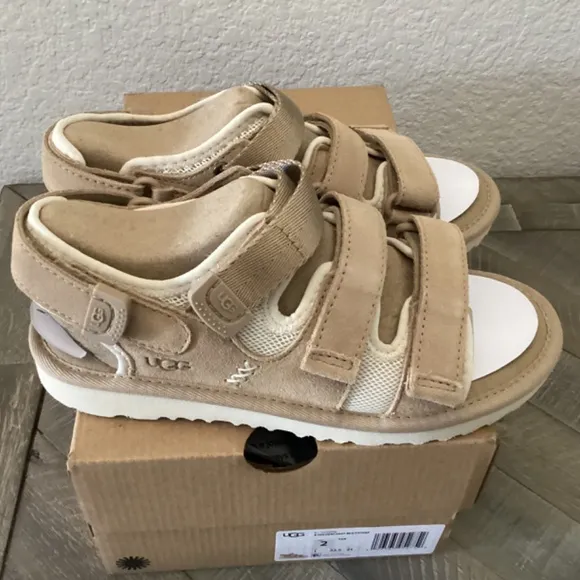 UGG Kids' GoldenCoast Slingback Sandal, size 2